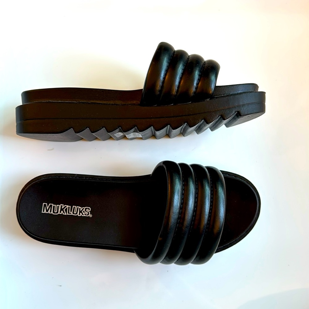 Black sandal